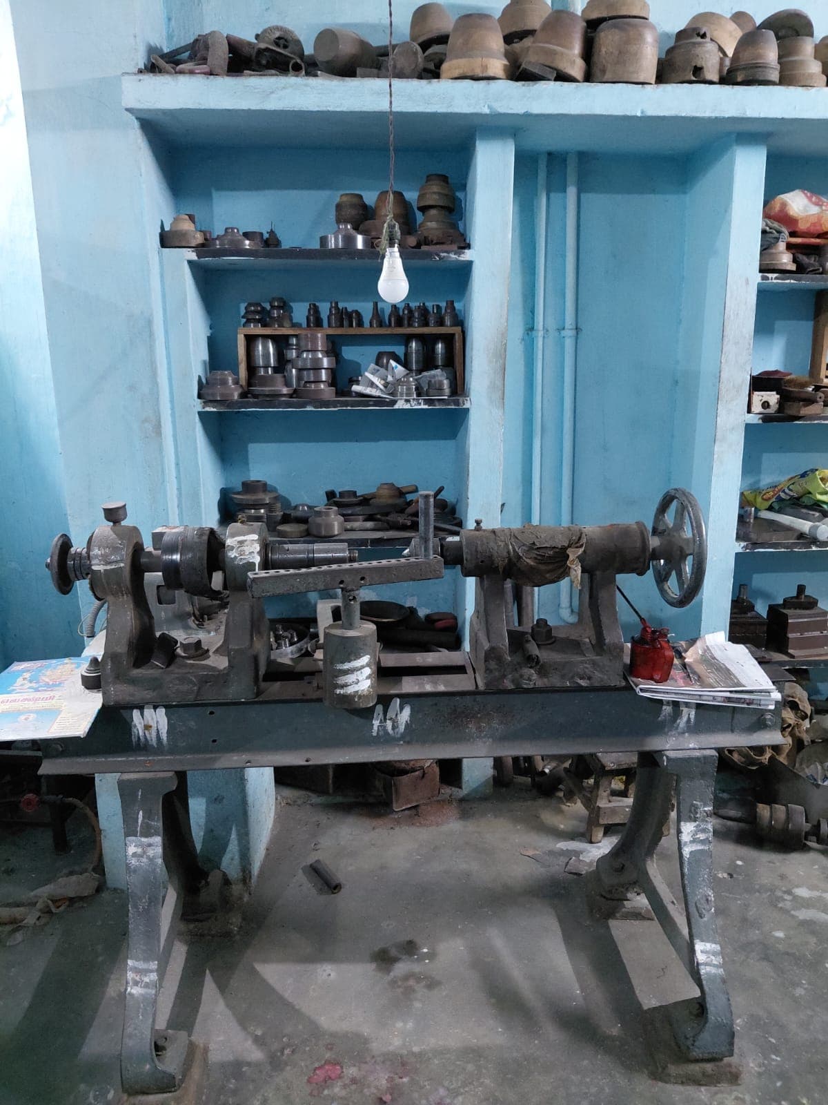 Spinning lathe and tooling moulds