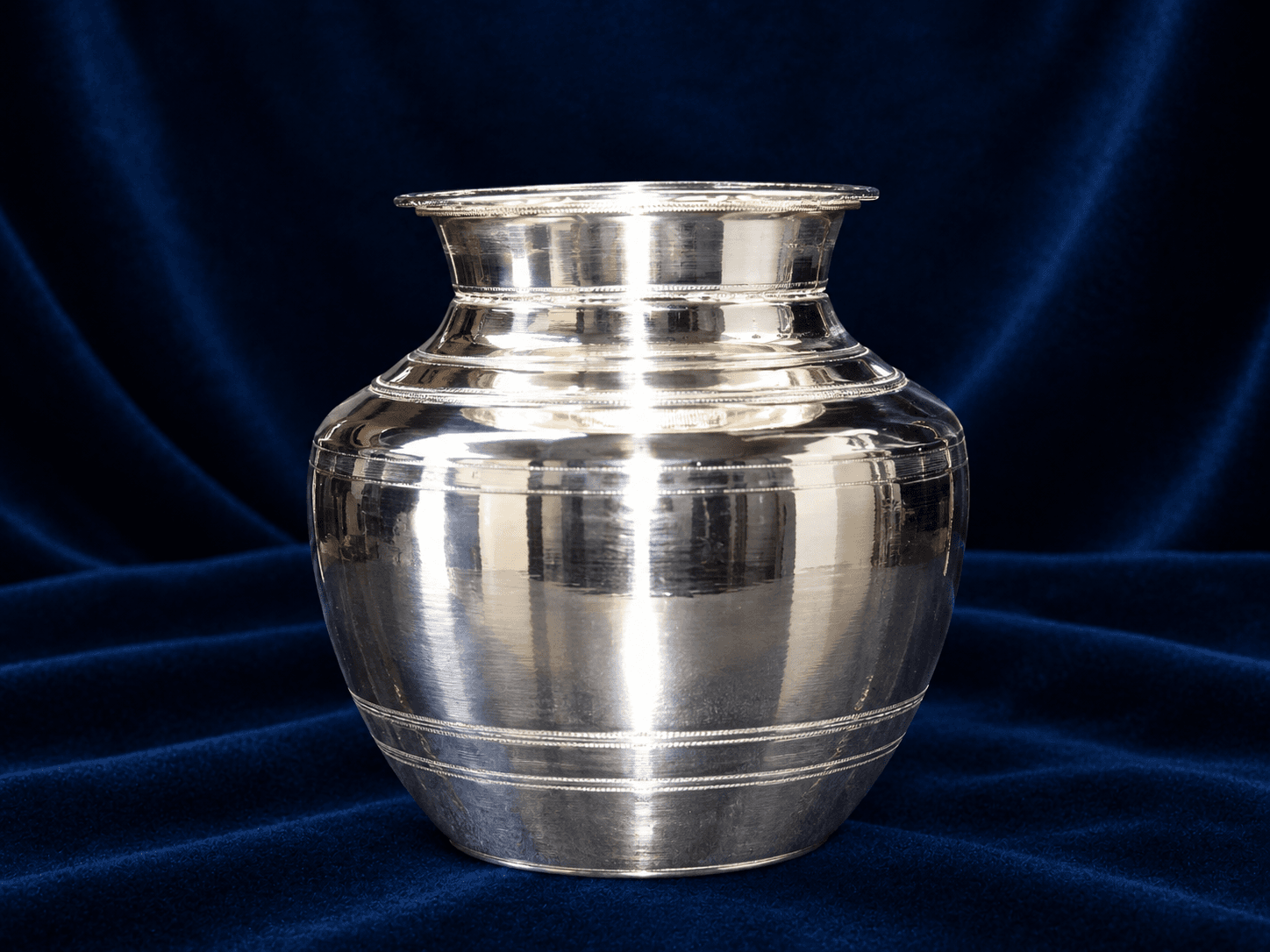 Fluted Silver Sombhu